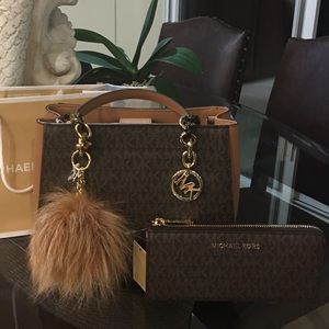 Michael Kors Sofia Medium Signature Tote